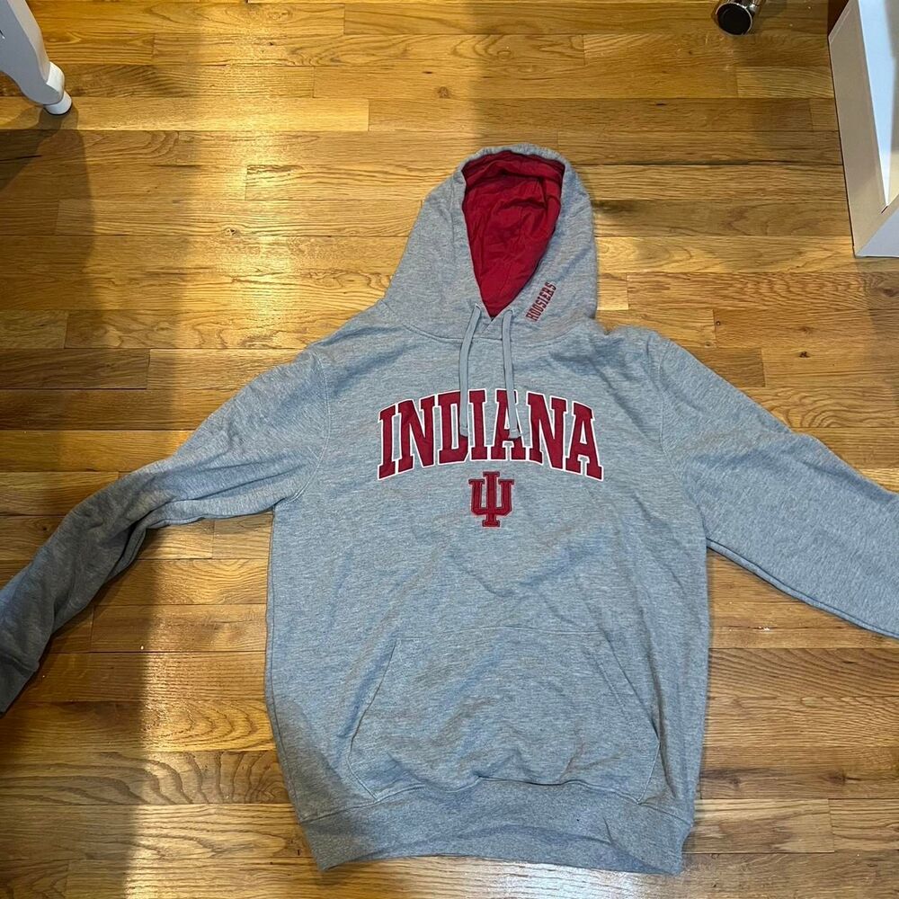 Colosseum Men's Grey and Red Hoodie